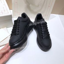 2022 Top quality Boots Casual men's Shoes luxury Designer Sneaker Striped rubber outsole Leather pointed Runner Outdoors size34-46 xrx190621