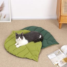 Cat Bed Mat Leaf Shape Soft Dog Crate Pad, Machine Washable tress for Medium Small Dogs and Cats Kennel Pad 220323