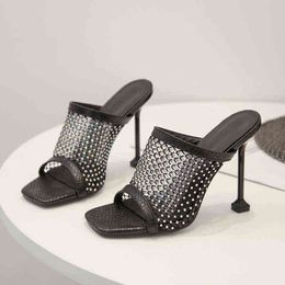 Kadınlar için Sandaletler 2022 Moda Kare Toe Yüksek Topuklu Lüks Rhinestones Örgü Terlik Açık Çevirme Lady Ayakkabı 220412