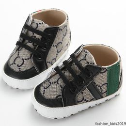 Baby Designers Shoes walker Scarpe per bambini appena nati Scarpe da ginnastica in tela Baby Boy Girl Suola morbida Scarpe da culla Primi camminatori