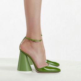 летние последние сандалии Высококачественные лакированные атласные женские классические туфли Роскошный дизайнер 9,5 см на массивном каблуке Модные гладиаторские сандалии для женской фабричной обуви
