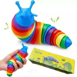 Articulated Finger Slug Fidget Sensory Toys 3D Stretch Flexible Caterpillar Cartoon Slugs for Kids Adult Rainbow Colour Anxiety Stress Relief Toy 14CM T32ZX5A