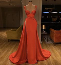 Orange Satin Elegant Meerjungfrau Abend Schatz Ärmel und bodenlange Seitenschlitzroben de Soiree Prom Kleider