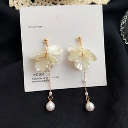 Clip-on & Screw Back Korean Style TV Star Long Pearls Tassel Shell Ear Clip On Earrings Resin White Petal Elegant For Women FemaleClip-on