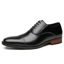 Dress Shoes Leather Shoes Men's Leather 2022 New British Style Carved Lace Up Business Dress Three Joint Gentleman Single Youth 220802