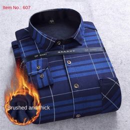 Autumn Winter warm shirt plus size velvet thickening fashion print plaid long sleeve men's brand dress 220323
