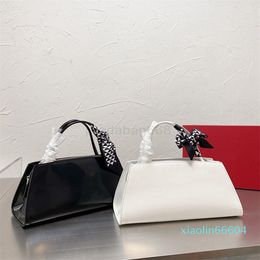 Designer-Luxury Designer Bag Fashion Women Leather Doctor Shoulder Handbag Shell High Quality Ladies Cross-body Bags