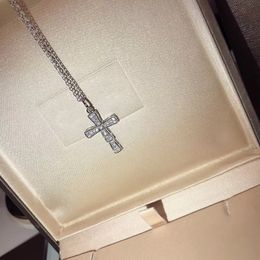 Mens Designer Cross Necklace Pendant Necklaces Diamonds Chin Luxury Womens Jewelry Ladies men women unisex Necklaces Fashion Chins 2205075D