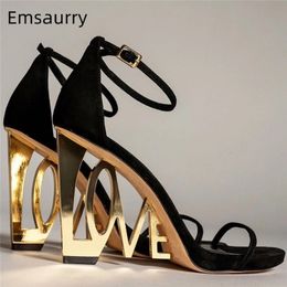 Neue Design LetterLove Heel Gladiator Sandalen Frauen Sexy Onestrap Seltsame High Heels Fretwork Ferse Sommer Party Schuhe 210306