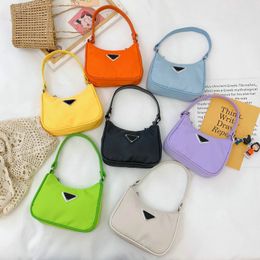 Bolsas de mão de grife para crianças Bolsa de ombro para menina Uma criança Bonita Casual Portátil Mensageiro Acessórios Bolsa Satchel Carteiras Porta-moedas