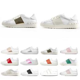 Fashion men's comfortable dress shoes casual shoes leather women's spikes white walking Joker flat bottom low top sneakers