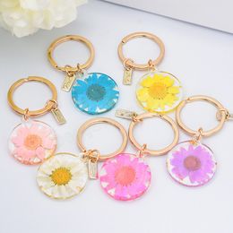 Fashion Alloy Flower Keychain Cartoon Transparent Daisy Dried Flower Keyring Jewellery For Women Car Bag Pendant Keyring Gift