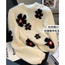 Winter Womens Clothing Apricot Sweater Korean Fashion Loose Retro Flower Pattern Crew Neck Pullover Long Sleeves Knitting Tops 220817