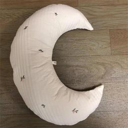 Cushion/Decorative Pillow Moon Bear Pattern Cushion Cartoon Embroidery Design Avoid Bumps Delicate Craft Baby Moon-shaped Throw PillowCushio