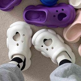 Slippers 2023 Summer Women Cloud Design Pair Sandals Beach Slides Cartoon Bear Men Thick Sole Indoor Bathroom Shoes 220708