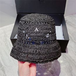 Designer Bucket Hat 6 Colours Womens Luxurys Designers Straw Hats Mens Fisher Sunhats Holiday Beanies Caps Fashion Strawhat Braid Cap