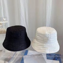 Fashion Designer Luxury Men's Women's Bucket Hat Beanie Casquet Fisherman Wild Fashions Sun cap Autumn and Winter Warm and Leisure