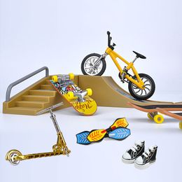 Mini Finger Skateboarding Fingerboard BMX Bicycle Skate Boards Ramps Set Skatepark Fingertip Skateboard Boys Scooter Toy Gift 220608