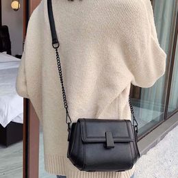 Fashion Ms large capacity Shoulder Messenger Bag Women handbag Go out portable simple and versatile