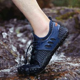 Men Water Shoes Outdoor Mesh Aqua Shoes Upstream Wading Sneakers Male Non-Slip Quick Dry Beach Footwear 39-47 Zapatos De Vadeo Y220518