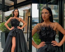 UPS Black Prom Dresses 2022 Strapless Satin Feather A Line High Split Evening Dress Custom Made Sweep Train Formal Party Gowns Cocktail Dress