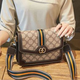 Factory direct wholesale High quality 2022 new leather printed old flower fashionable high-grade foreign style cross car small crowd bag female