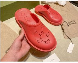 chinelos de sandália femininos de salto médio designer jelly, feitos de materiais transparentes, elegantes, sexy e adoráveis, sapatos de praia ensolarados para mulheres G63