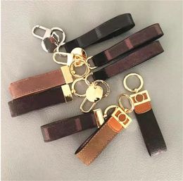 2022SS Keychains Buckle lovers Car Handmade Leather Men and Women bag Pendant Fashion Accessories U39N