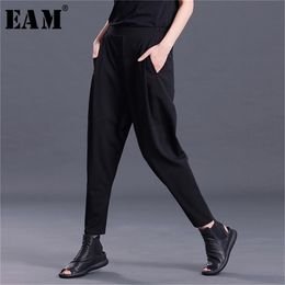 EAM New Spring Fashion Black Pleated Pockets High Waist Elastic Simple Allmatch Woman Harem Pants SA157 201113