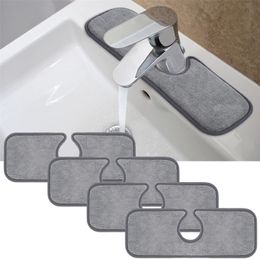 Kitchen Faucet Absorbent Mat Sink Splash Guard Microfiber Faucet Splash Catcher Countertop Protector for Kitchen Bathroom 220727