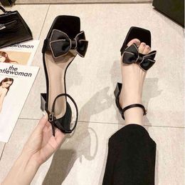 2022 Summer bow strap sandals women's open-toe Roman shoes thick heels low heels black square toe G220518