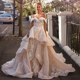 Simple Off the Shoulder Wedding Dresses Sweetheart Bridal Gown Custom Made Lace Appliques Long Train Detachable Train Charming Robes De Mariée