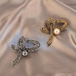 Retro Style Rhinestones Crystal Brooch Pins Simulated Pearl Shawl Buckle Brooch Women Wedding Party Jewellery Accessories Gift