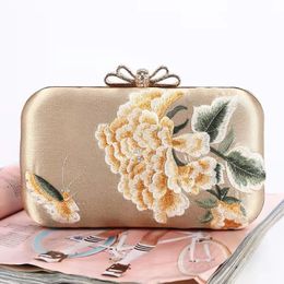 Luxury handmade drs embroidery dinner bags women cheongsam wristlet clutch evening bag