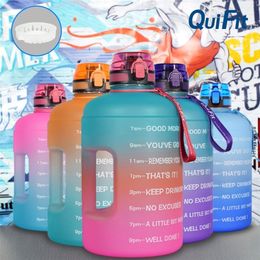 Quifit2.2L/3.78Lbouncing straw sports gallon water bottle fitness/home/outdoor, making it dust-proof and leak-proof 220307