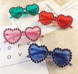 Moda Tasarımcısı Bayan Güneş Gözlüğü Kalp Şekli Güneş Gözlükleri Kadınlar Bayanlar için Trendy UV400 Koruma FE0078
