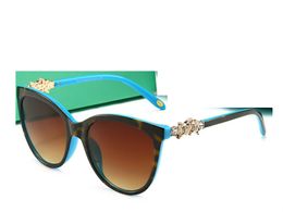 Sommerfrauen Mode Sonnenbrille für Frauen Luxusdesigner Sonnenbrille Top Brand Ladies Stylish Oversize Square Shades Glass Eyegas UV 5Colors