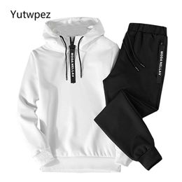 Patchwork Men's Sportswear Sets Autumn Winter Hooded Thick Male Casual Tracksuit Men 2 Piece Sweatshirt Sweatpants Set 201128