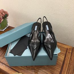 Moda escovado Sandálias Sandálias Altos Bombas de Verão Senhora Sapatos Sapatos Lavadoras Loafer Genuine Patent Couro Chinelos de Luxo