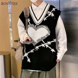 Sweater Vest Men Vneck Heart Print Loose Harajuku Knittwear Jumpers Hiphop Vintage Sleeveless Spring Autumn Tanktops Chic 220817