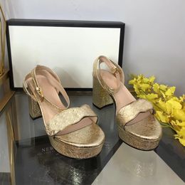 Sandálias de estilista de verão salto grosso 11 cm couro real tira de tornozelo dourada fivela de metal sandálias de festa sapatos com caixa