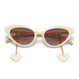 Charm Black Cat Eye Sunglasses Women Italy Designer Metal Chain Eyewear Detachable Heart Pendant Sunglasses Fashion L2403