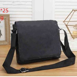 Designers Cross body Purse Bag Men Pu Leather Briefcase Laptop Shoulder Bag Messenger Bags Brand Vintage Flower Cheque Handbag 29cm Work package AAA