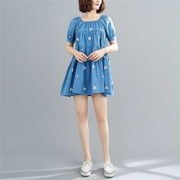 Plus Size Women Daisy Embroidered Dress Elegant Summer Casual O Neck Loose Party Lady short puff sleeve 210529