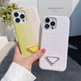 Cell Phone Cases Luxurys Designer For Iphone 78 7p8p 13min1313pro13promax 12min1212pro12promax With Ttriangle Pattern Letters Phonecase ELXZ