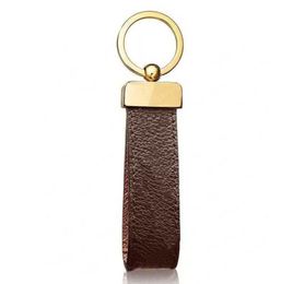 9 Colours Designer V Pattern Keychains Mens Luxury Car Keyring Womens Buckle Keychains Handmade Leather Men Women Bags Pendant Accessories