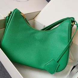 P 2204 Underarm Bag 2022 New Women's Bag Retro French Stick Shoulder Bag Brand Star Handbag