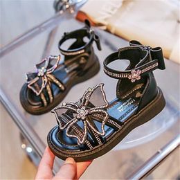 Letnie dziecięce sandały dziewczęce w nowym stylu kokardki Rhinestone księżniczka buty miękkie dno dziecięce dziecięce sandały z odkrytymi palcami