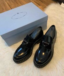 Luxuriöse elegante Monolith-Loafer-Schuhe mit Lug-Sohle, Damen-Mokassins, Schwarz-Weiß-Leder, lässige Damen- und Mädchen-Plattform-Turnschuhe, bequemes Gehen, EU35–40, BOX