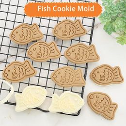 wholesale fish cakes UK - Baking & Pastry Tools 3Pcs set Korean Fish Sandwich Biscuit Mold Tool Home Parent-child 3D Hand Press Cookie Cake Decorating